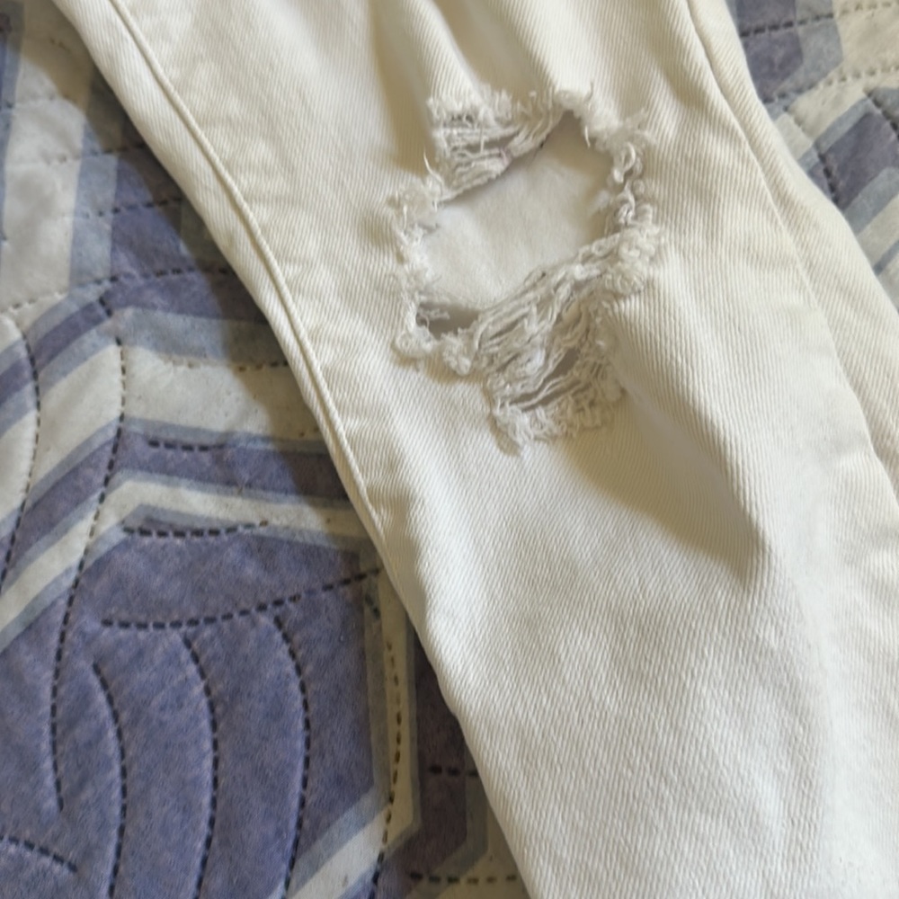 Levis - Picture 2 of 7